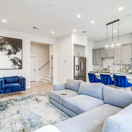 Luxe Houston Townhome With Balcony!